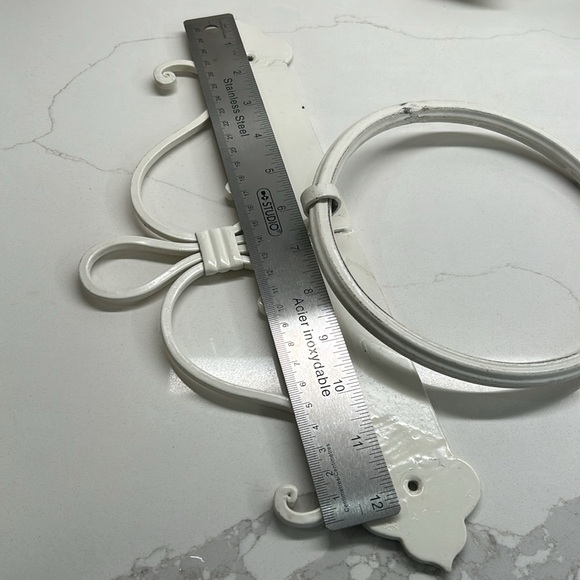 Vintage Cream Coloured Metal Painted Wrought Iron Towel Holder With Ring - Picture 10 of 11